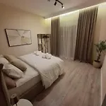Castleview Apartment *
