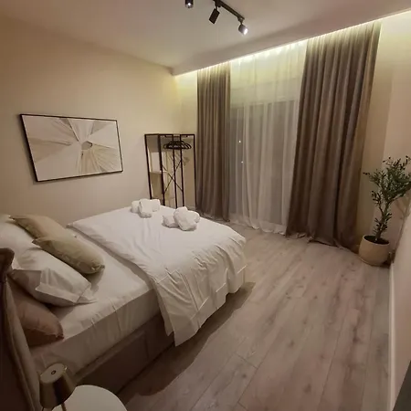 Castleview Apartment *