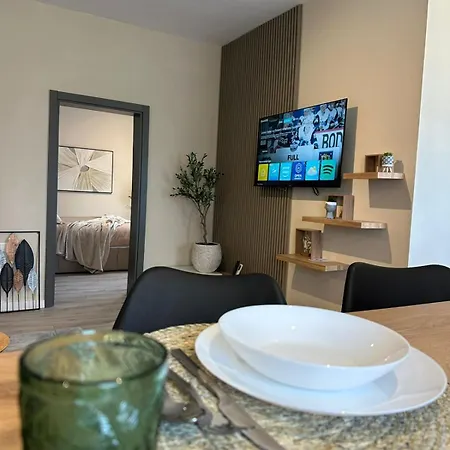 Castleview Apartment *